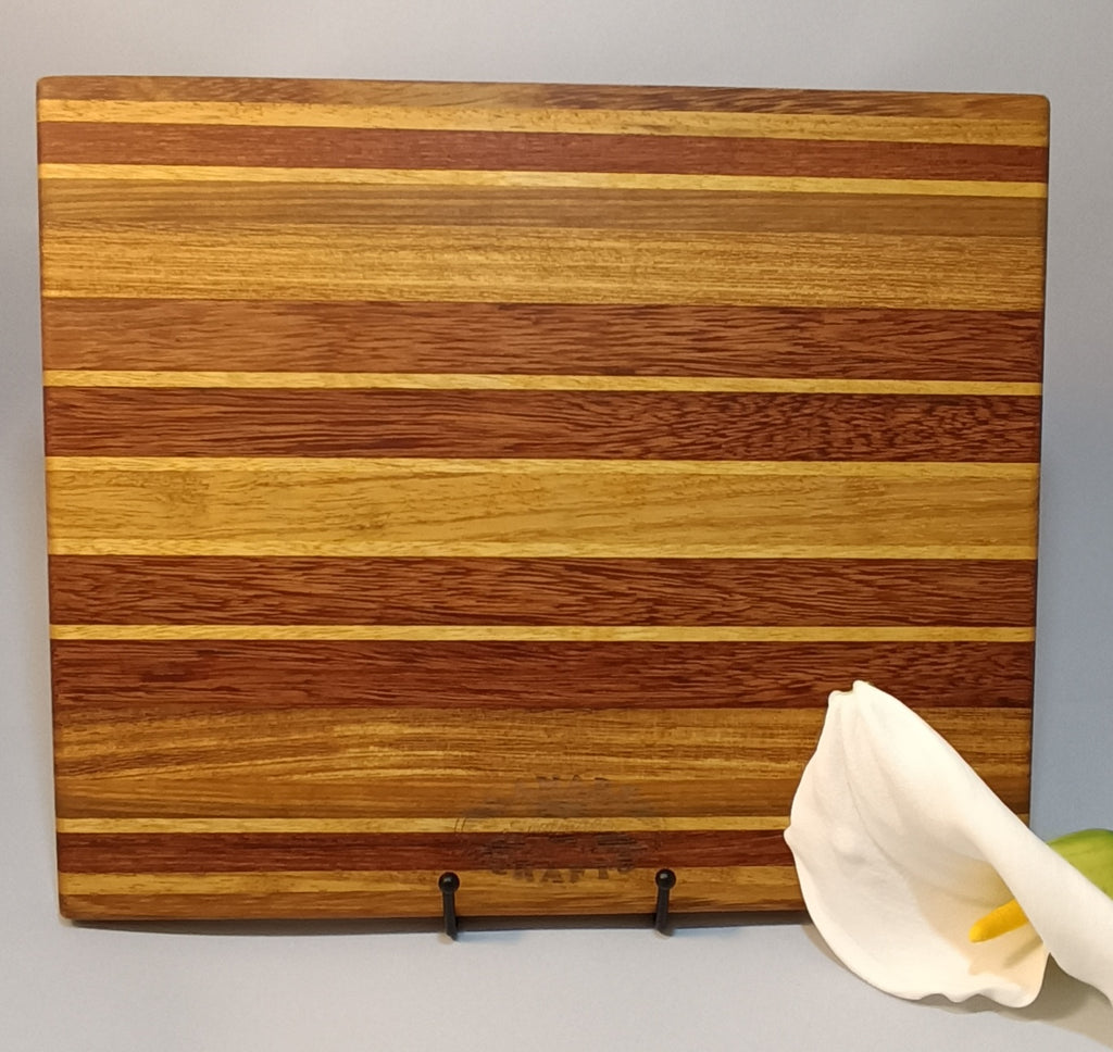 Detalle tabla de cortar madera mixta veta natural artesanal La Palma Canarias