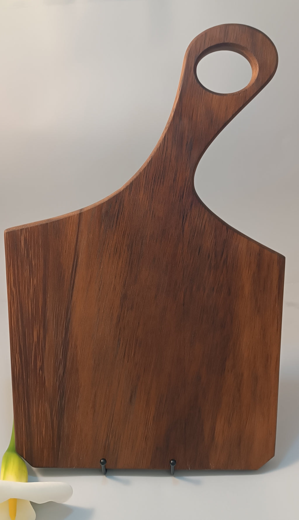 Tabla de cortar Iroko ergonómica diseño moderno hecha a mano La Palma Islas Canarias Canary Soulmade Crafts