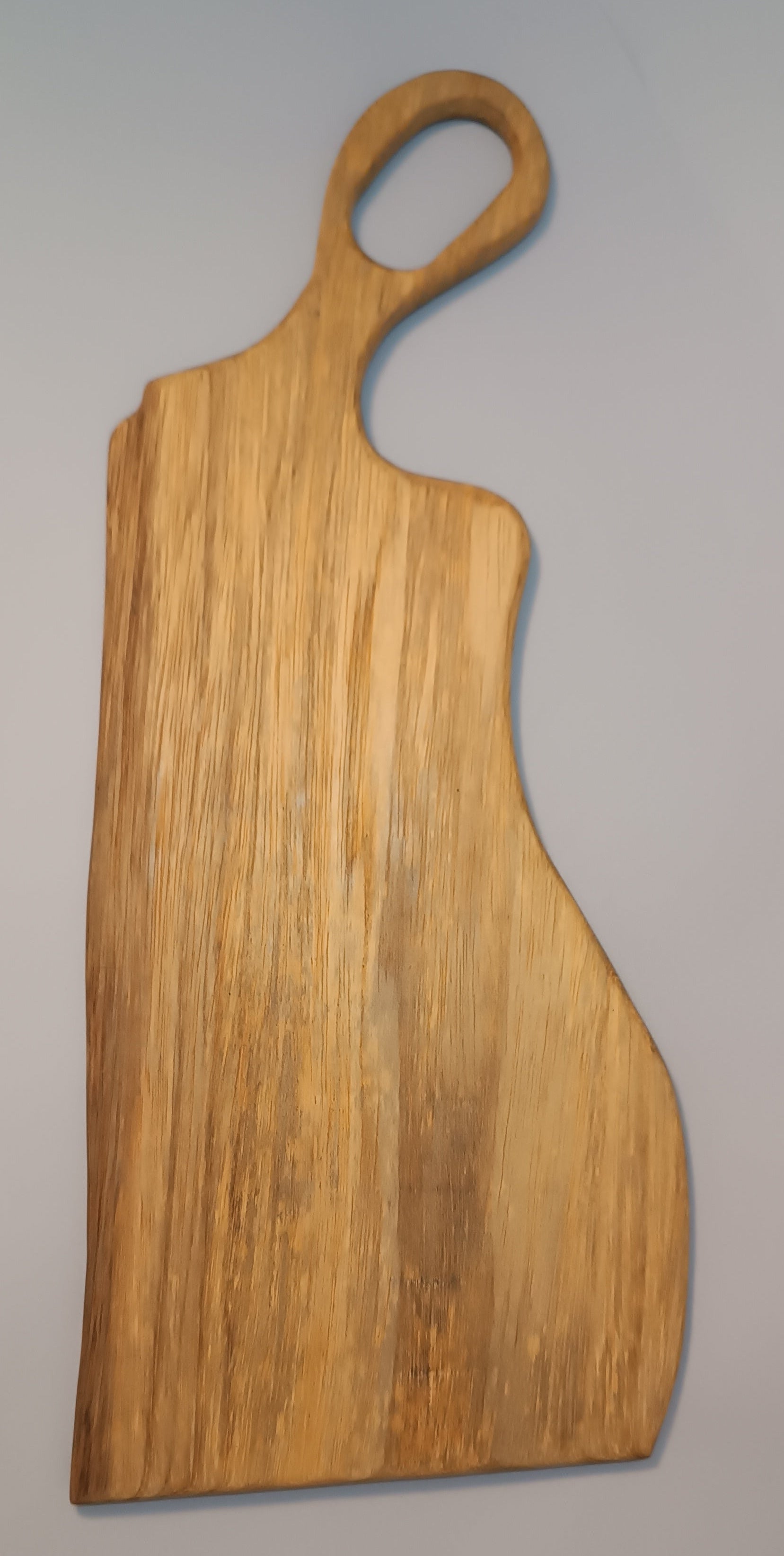 Detalle tabla de servir Iroko acabado aceite natural artesanal La Palma Canarias