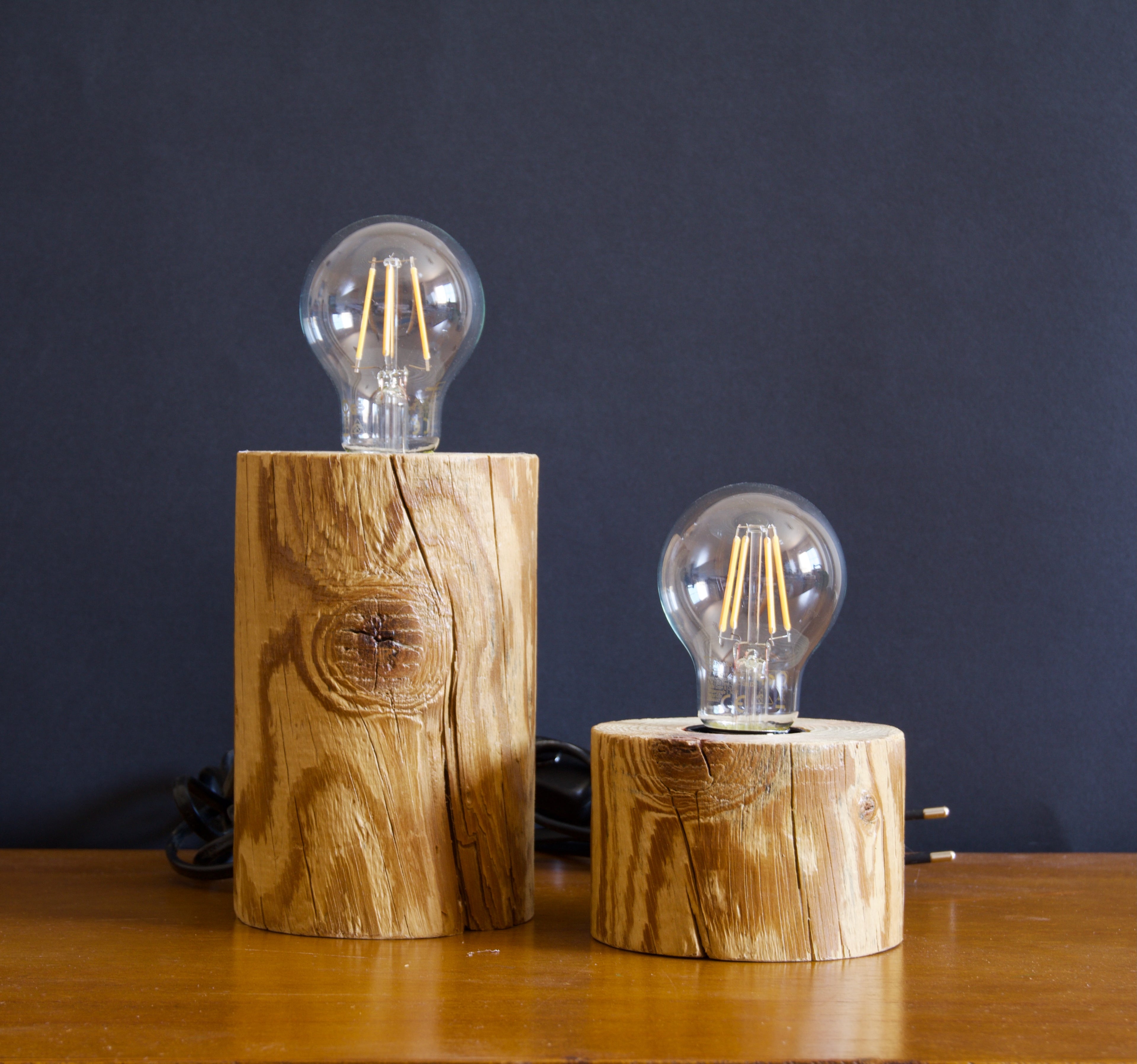 Lámpara de mesa madera pino natural hecha a mano La Palma Islas Canarias Canary Soulmade Crafts