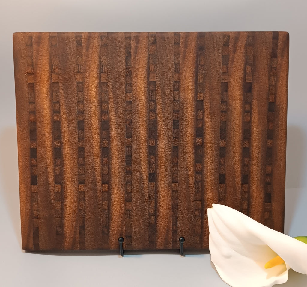 Tabla de cortar Iroko madera de testa filigrana hecha a mano La Palma Islas Canarias Canary Soulmade Crafts
