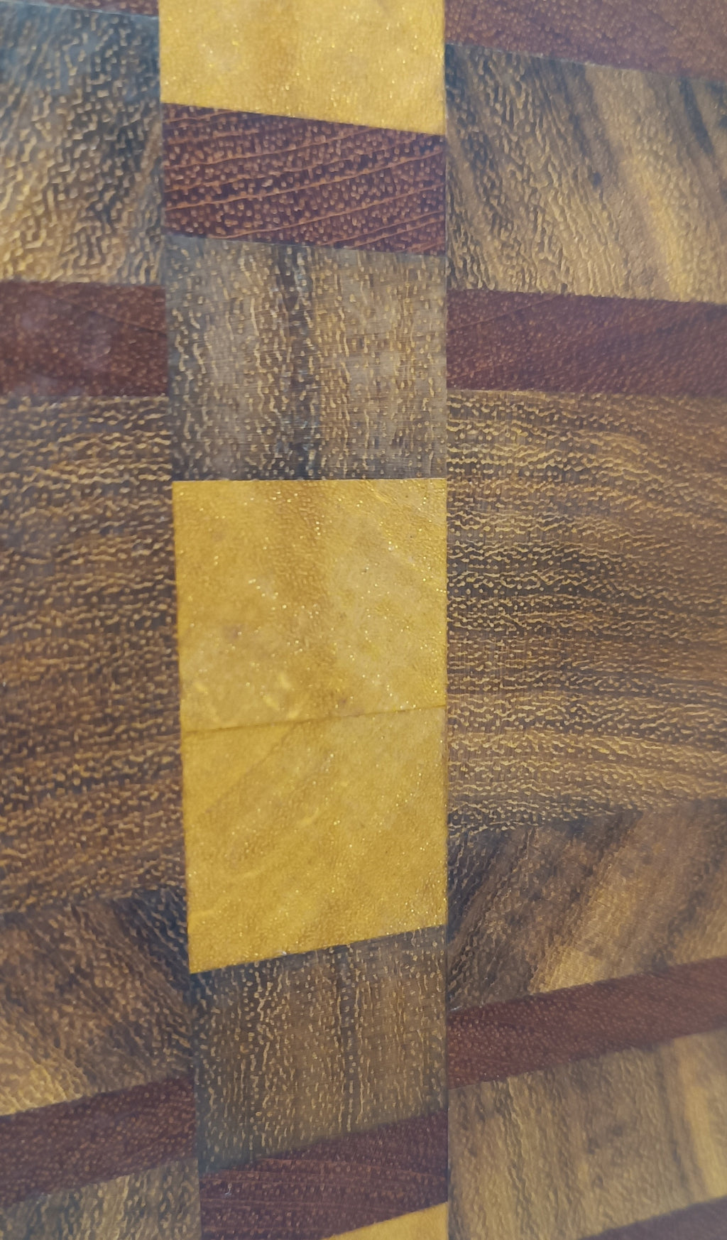 Vista superior tabla de cortar stirnholz madera mixta patrón cubos hecha a mano Canary Soulmade Crafts